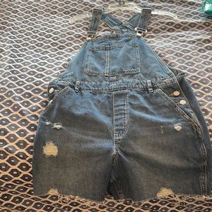 Gap coveralls shorts size M reposting!